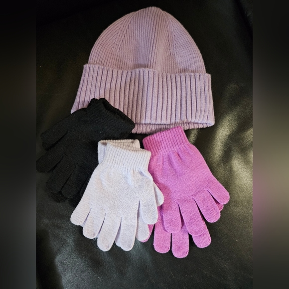 Kids Beanie and Gloves bundle NWOT - Picture 2 of 4